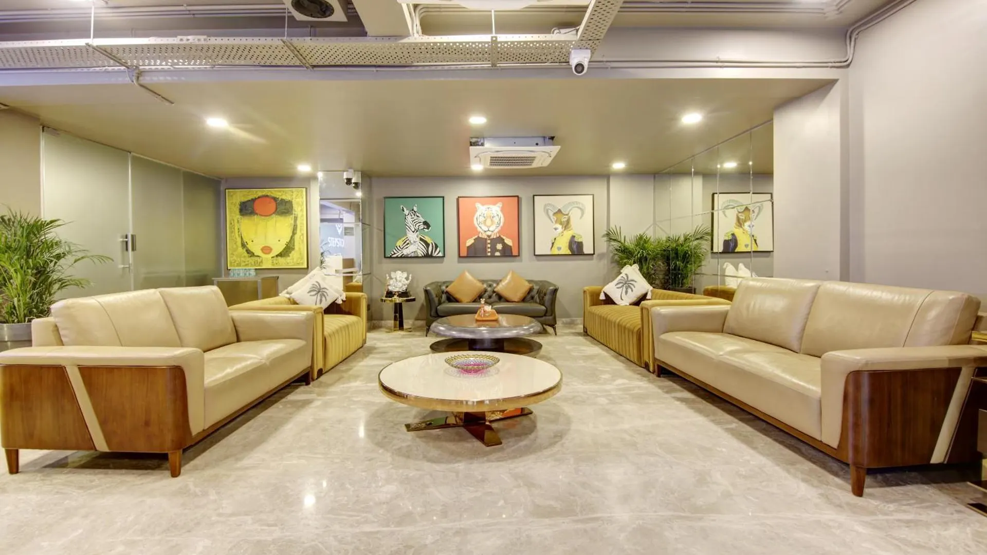 ****  Stepstones Hotels And Inn-Dlf Phase 3 Gurgaon India